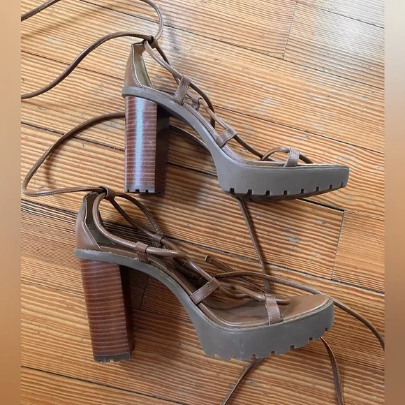 NWOB MICHEAL Micheal Kors Vero Leather Platform
Sandal in Luggage Sz 10. - Picture 7 of 12